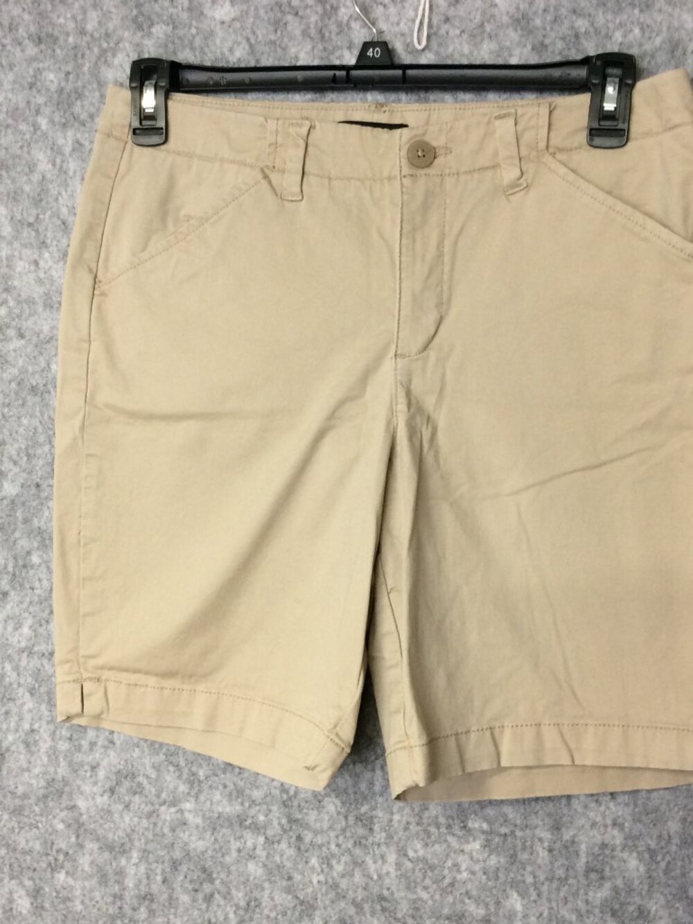 Women’s Lee Regular Fit Mid Rise Flat Front Tan Khaki Shorts Pockets Size 12M